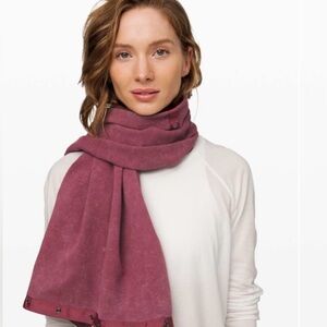 NWOT vinyasa scarf LULULEMON